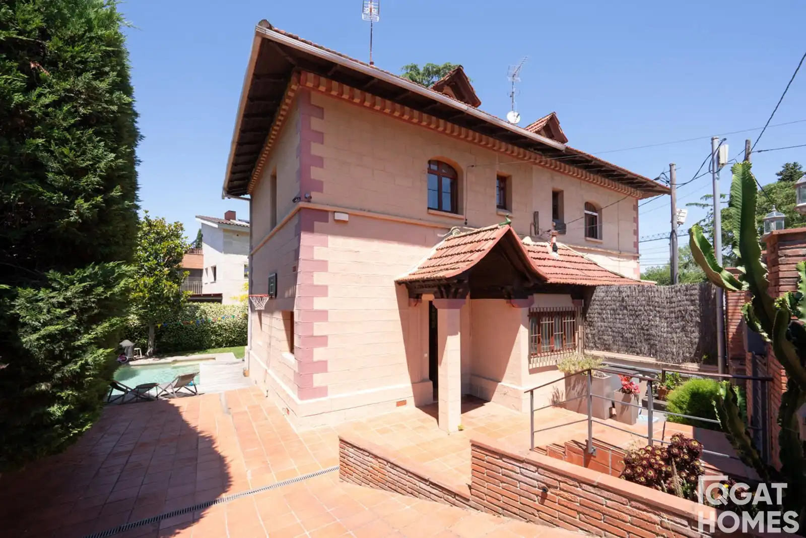 Exterior view of Detached homes for sale in Sant Cugat del Vallès  with Air Conditioner, Heating and Terrace