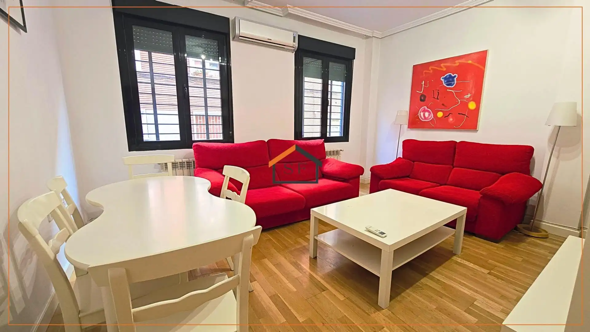 Sala d'estar de Pis en venda en Madrid amb Calefacció i Moblat