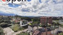 Vista exterior de Àtic de lloguer en Oviedo  amb Terrassa