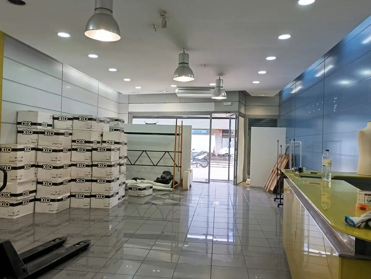 Local comercial en alquiler en Carrer d'Holanda 49