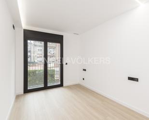 Dormitori de Apartament en venda en  Barcelona Capital amb Aire condicionat i Terrassa