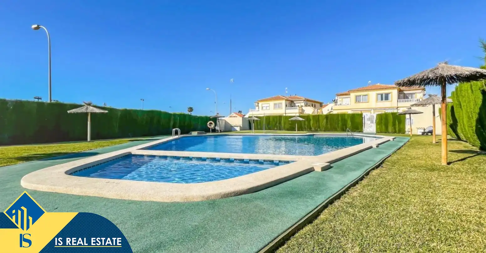 Bungalow with pool for sale in Orihuela Costa, imagen 2