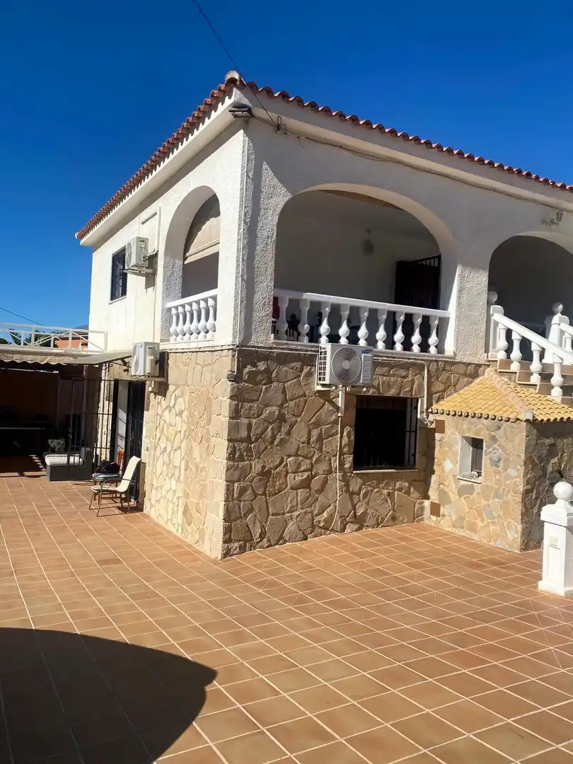 Vista exterior de Casa o xalet en venda en L'Alfàs del Pi amb Aire condicionat, Calefacció i Terrassa