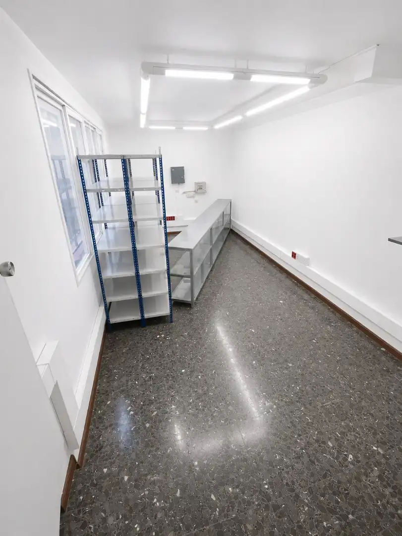 Office space with lift for sale in Carrer del Comte Borrell 26, imagen 4