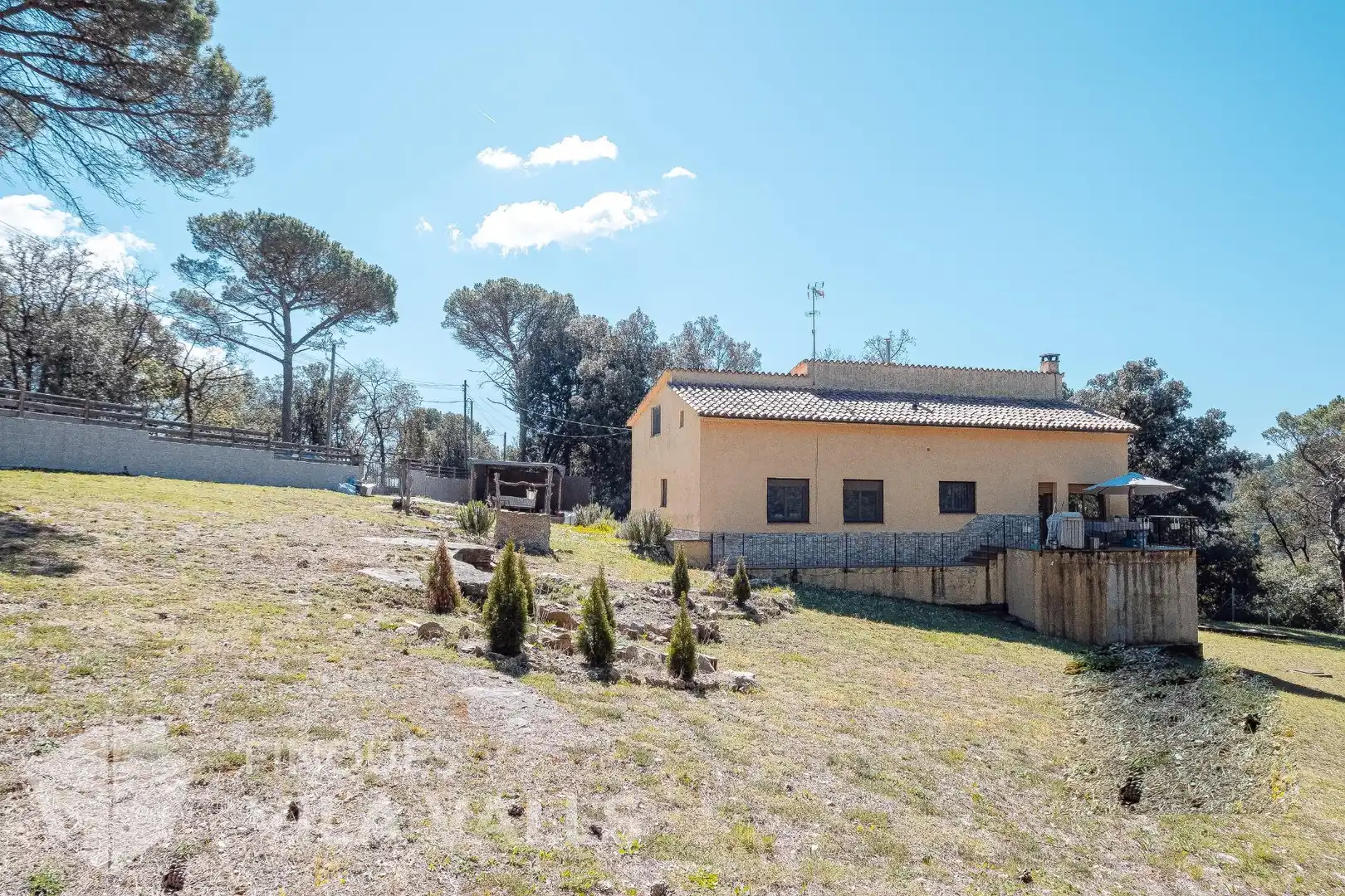 Vista exterior de Casa o xalet en venda en Sant Quirze Safaja amb Jardí privat, Parquet i Terrassa
