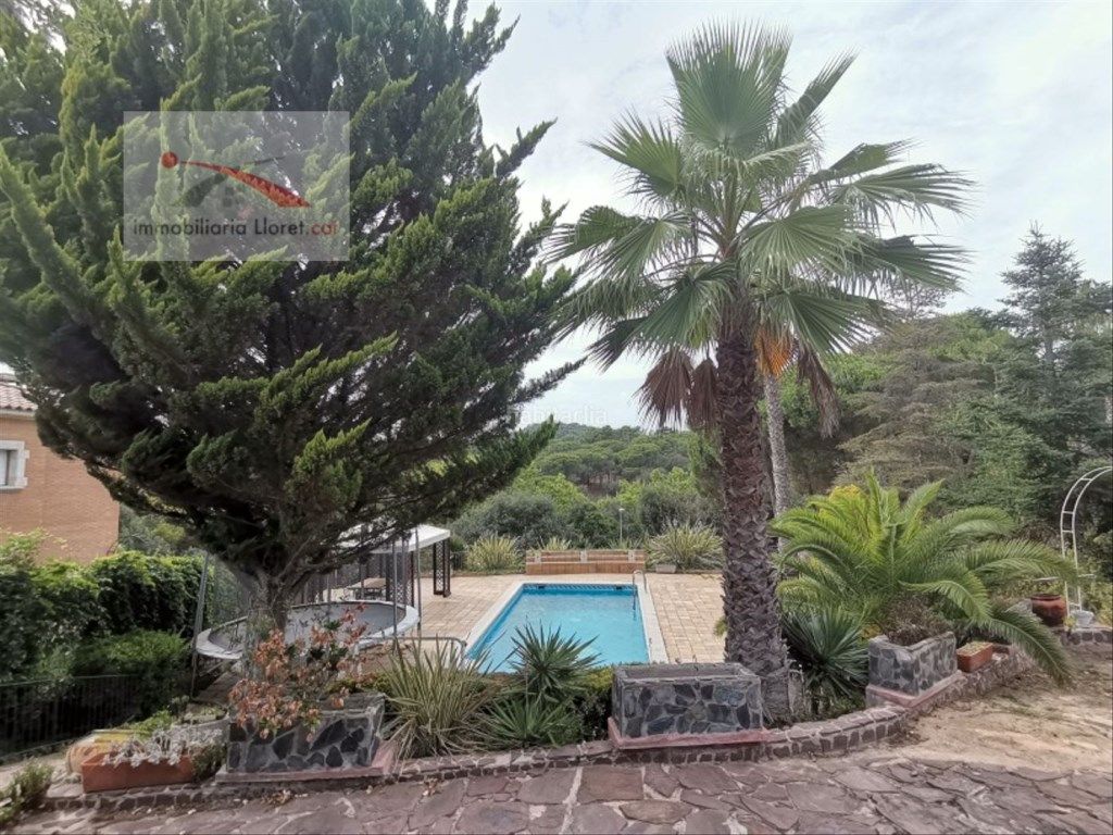 Vista exterior de Casa o xalet de lloguer en Lloret de Mar amb Calefacció i Piscina