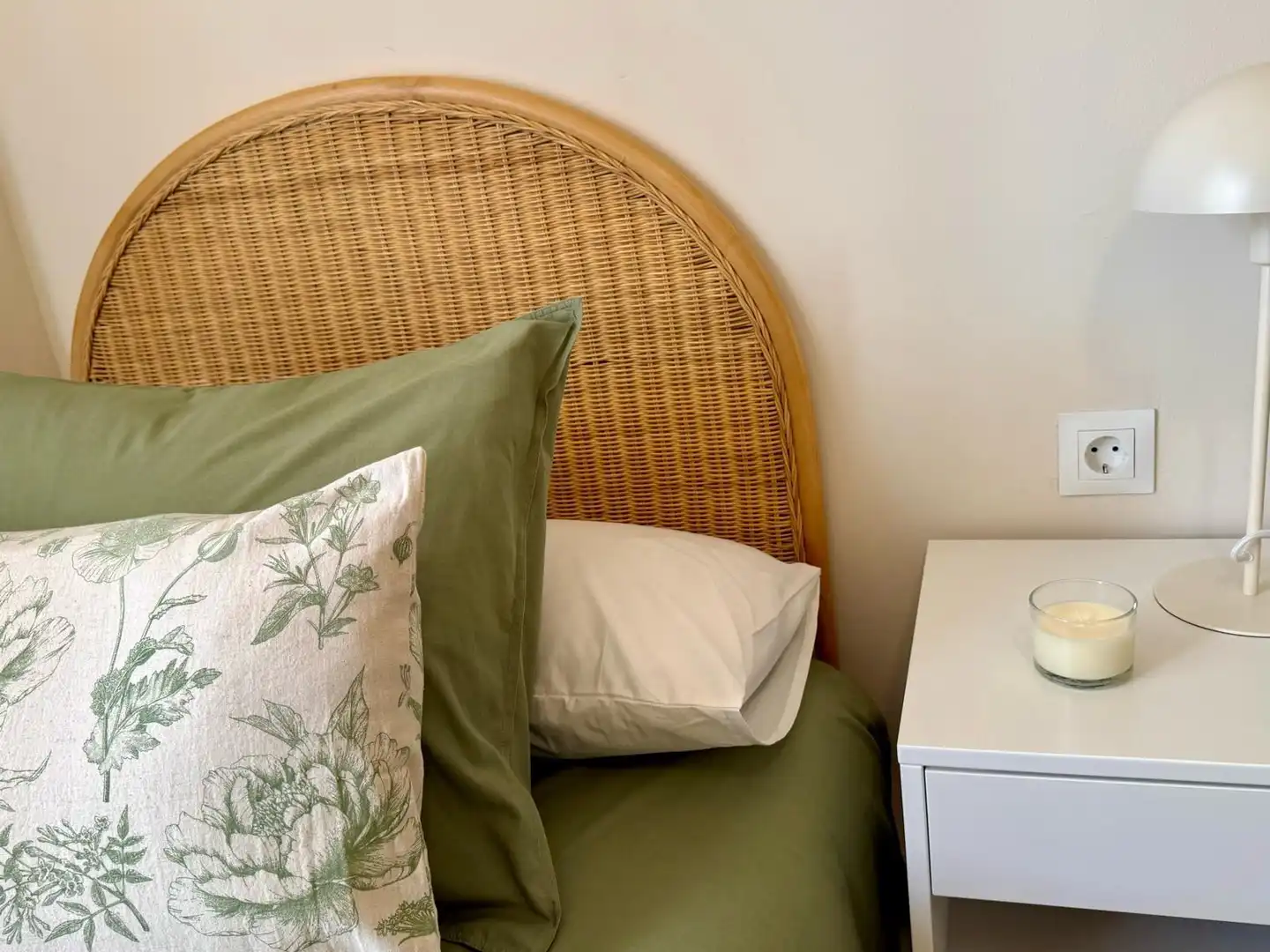 Schlafzimmer von Erdgeschoss zum Verkauf in Rincón de la Victoria mit Klimaanlage, Privatgarten und Terrasse
