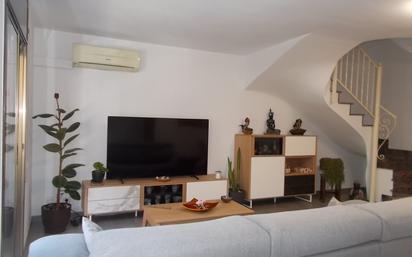 Living room of Single-family semi-detached for sale in Badalona  with Air Conditioner, Terrace and Storage room