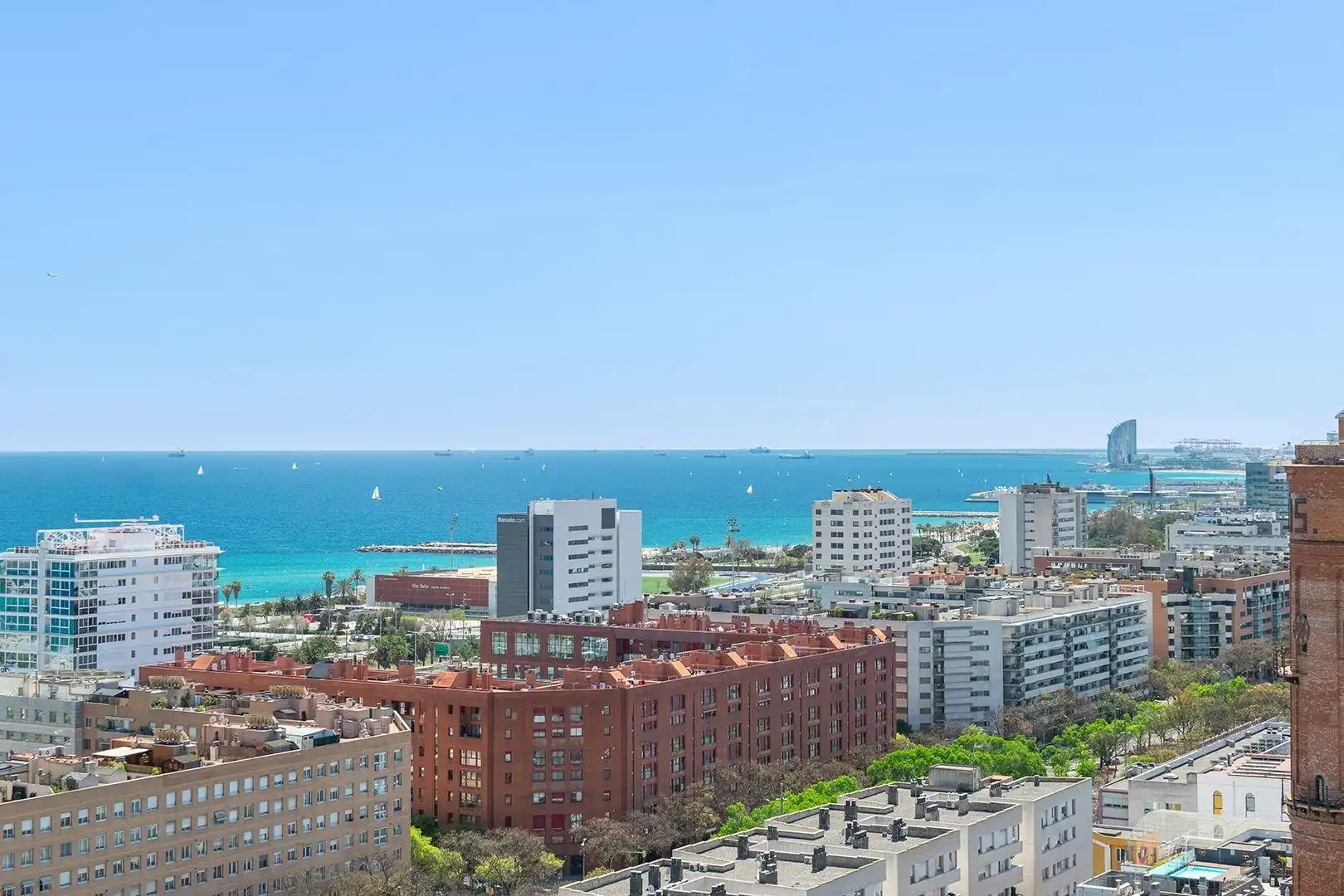 Außenansicht von Maisonette zum Verkauf in Barcelona mit Klimaanlage, Heizung und Privatgarten