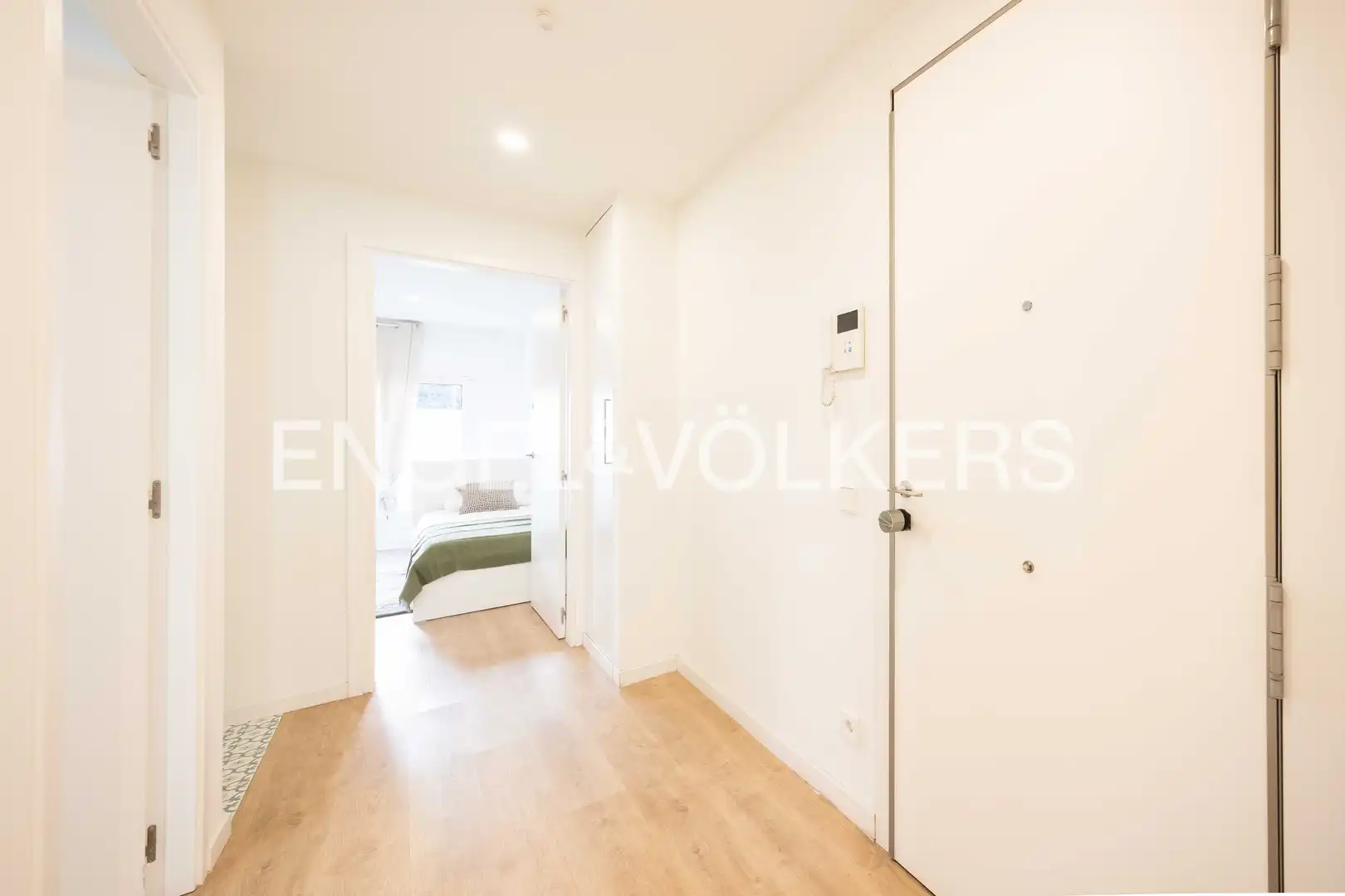 Flat for sale in Barcelona  with Air Conditioner, Heating and Private garden
