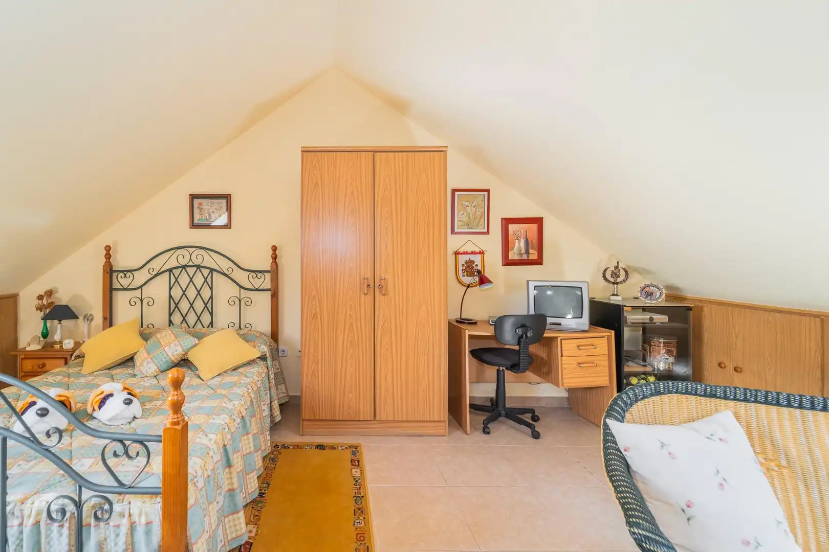 Schlafzimmer von Einfamilien-Reihenhaus zum Verkauf in Parla mit Klimaanlage, Heizung und Privatgarten