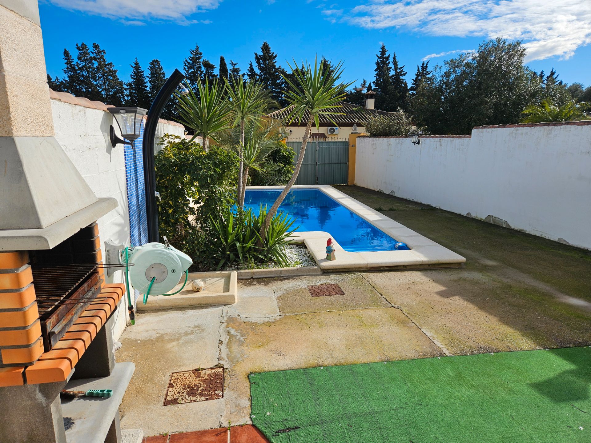Piscina de Casa o xalet en venda en Chiclana de la Frontera amb Aire condicionat, Calefacció i Jardí privat