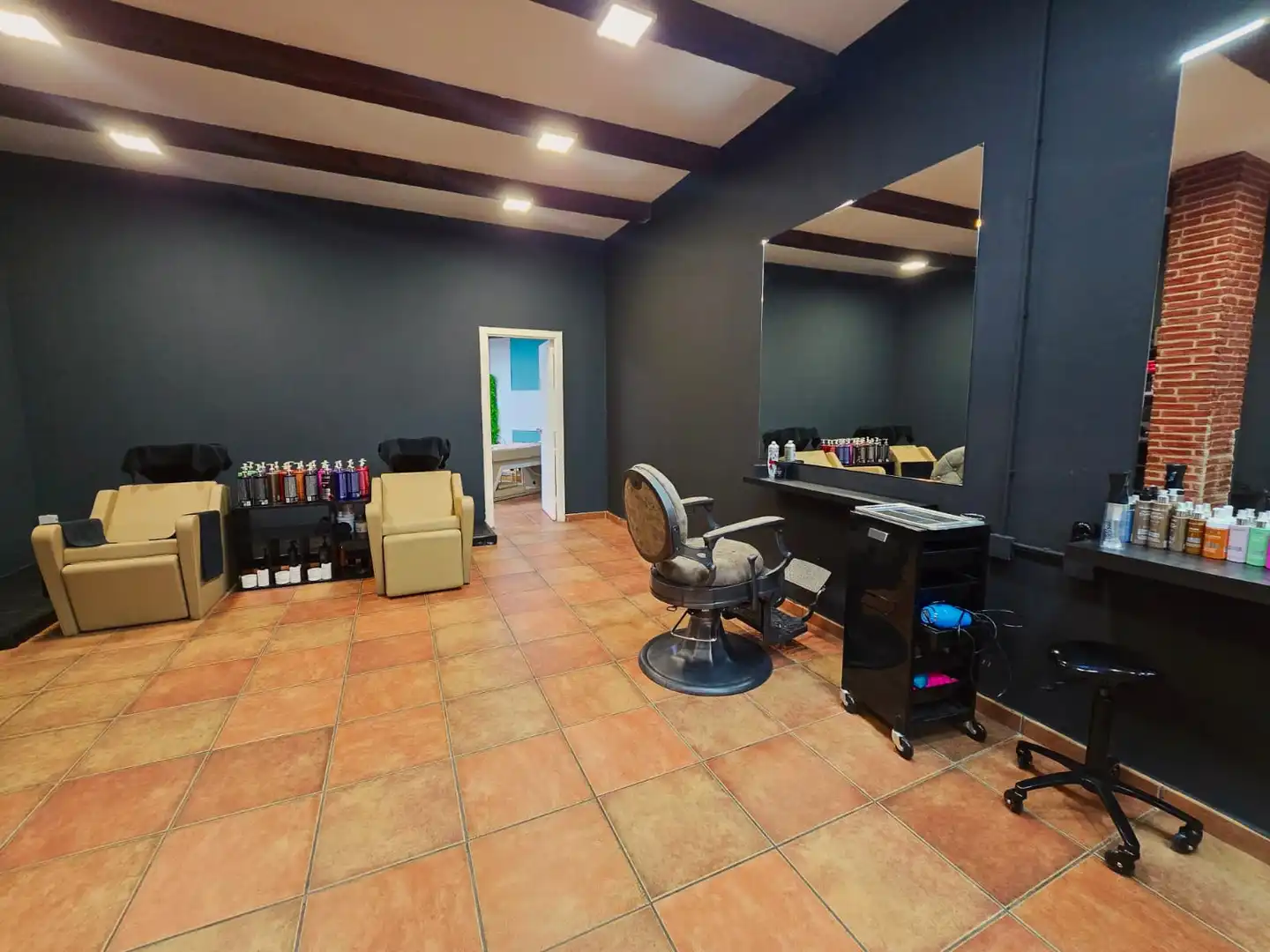 Business premises for transfer in Carrer de Ramon J. Sender, imagen 4