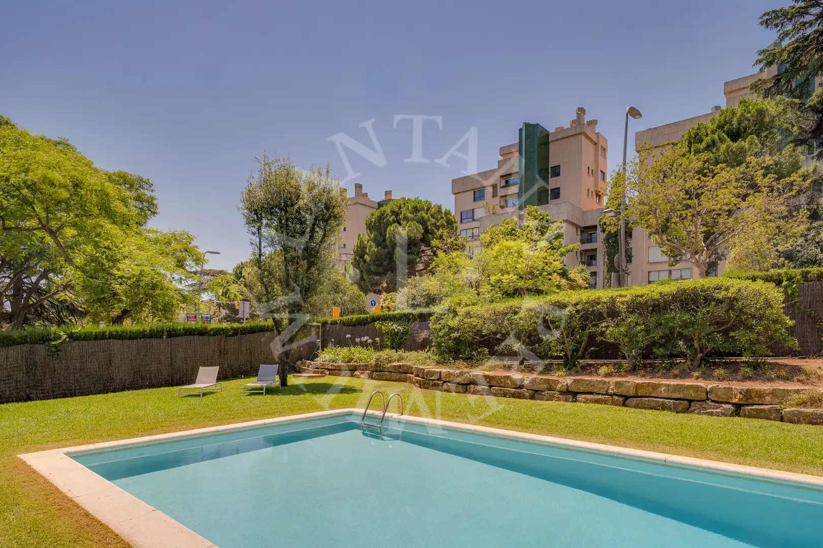 Jardí de Pis en venda en Barcelona amb Aire condicionat, Calefacció i Parquet
