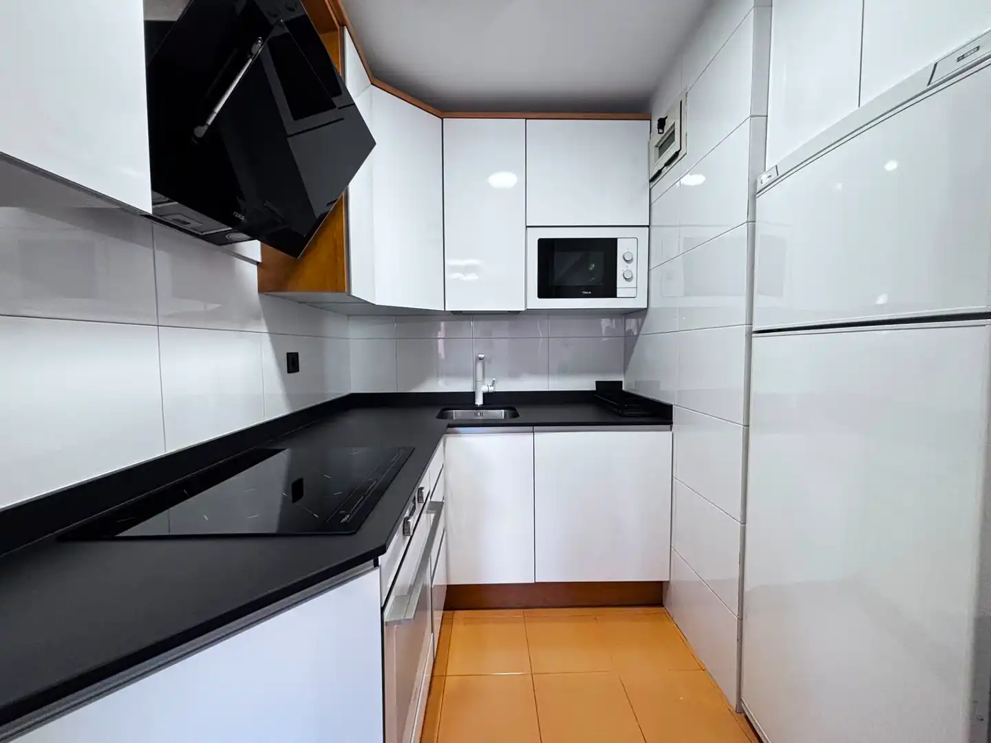 Cuina de Apartament de lloguer en Burgos amb Calefacció i Moblat