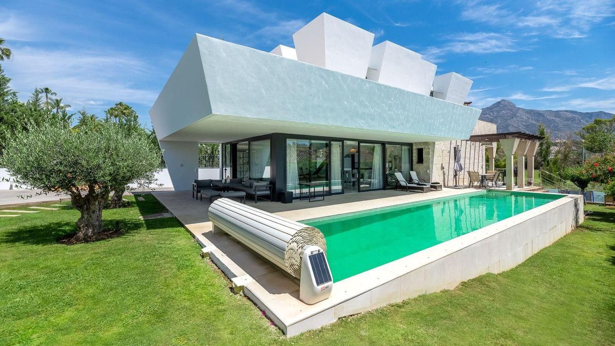 Swimming pool of House or chalet to rent in Marbella  with Air Conditioner, Private garden and Terrace