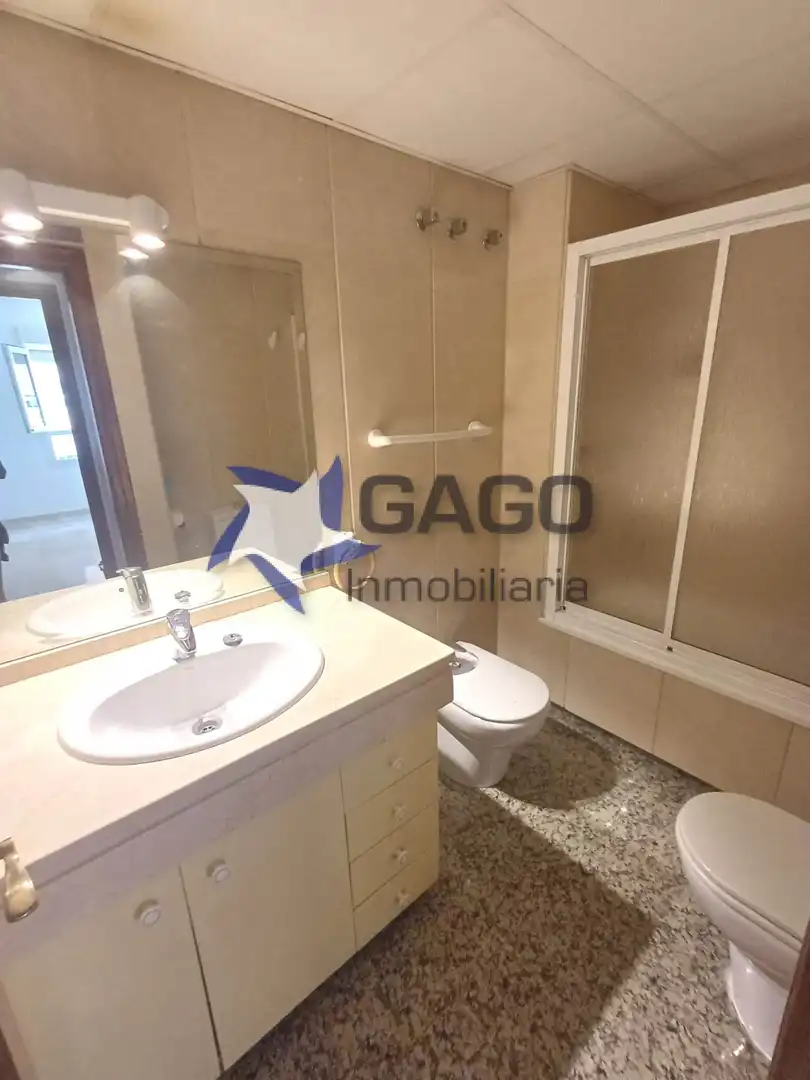 Bathroom of Flat for rent in Córdoba  with Air Conditioner, Heating and Terrace