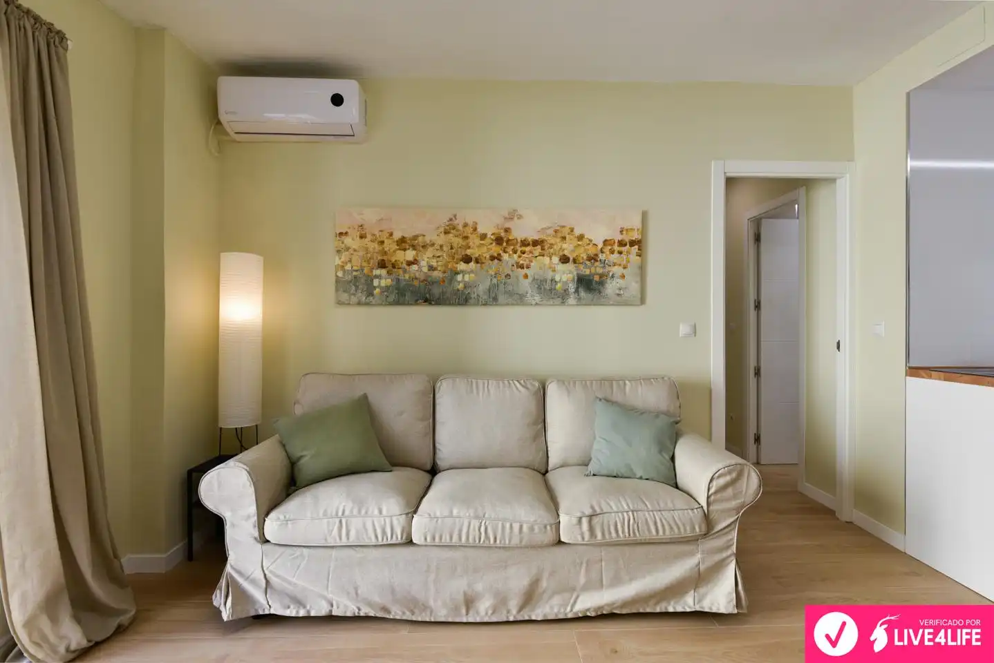 Living room of Flat for rent in Sevilla  with Air Conditioner, Furnished and Balcony