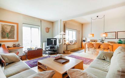 Living room of Flat for sale in  Barcelona Capital  with Terrace and Balcony