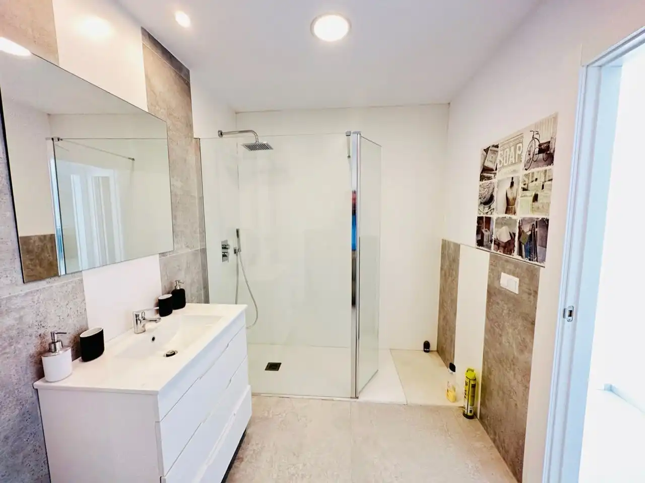 Bany de Casa o xalet en venda en Nerja amb Aire condicionat, Jardí privat i Traster