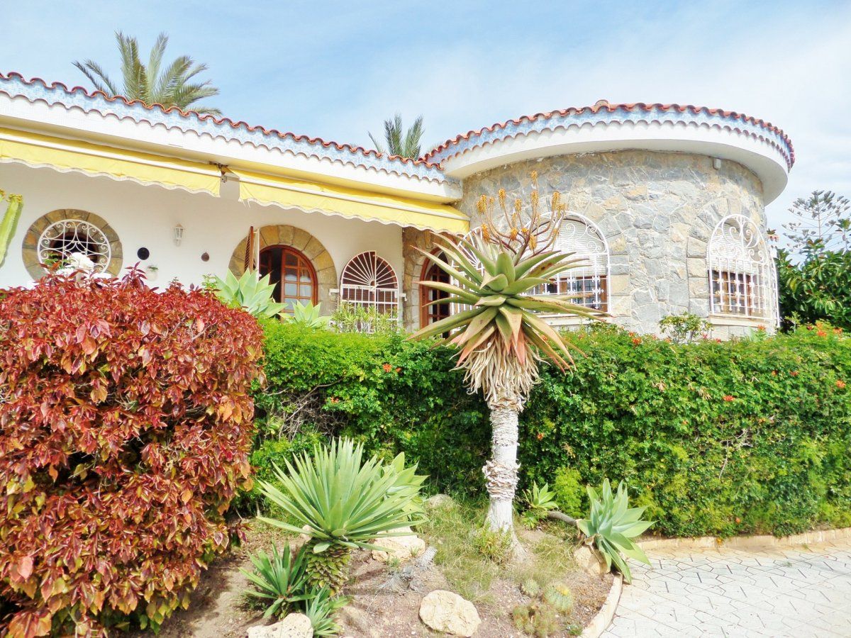 Vista exterior de Casa o xalet en venda en Santa Pola amb Calefacció, Jardí privat i Terrassa