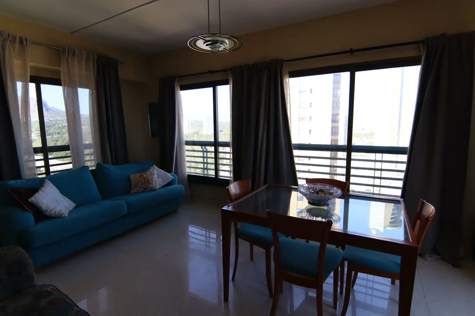 Sala de estar de Piso en venta en Benidorm con Aire acondicionado, Terraza y Amueblado