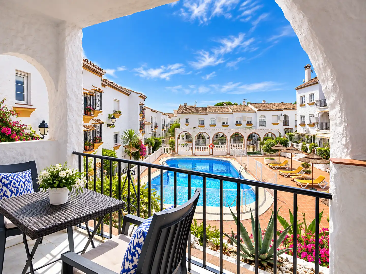 Vista exterior de Apartament en venda en Benalmádena amb Aire condicionat i Piscina