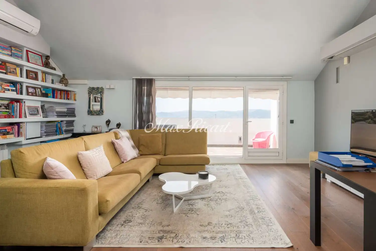 Living room of Houses for rent in Sant Just Desvern  with Air Conditioner, Heating and Terrace