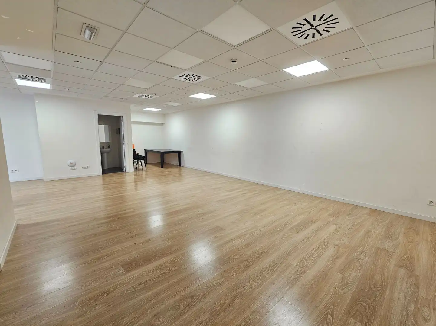 Flat for sale in Barcelona  with Air Conditioner, Heating and Terrace
