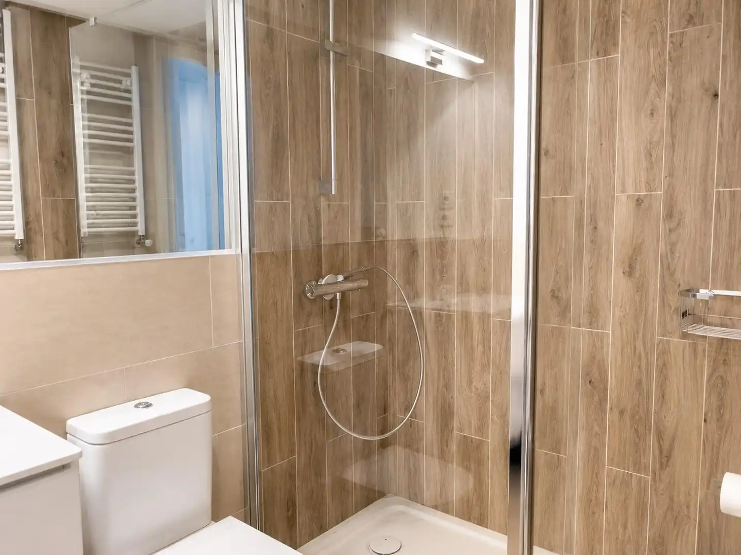 Bathroom of Attic for rent in Badalona  with Air Conditioner, Heating and Parquet flooring