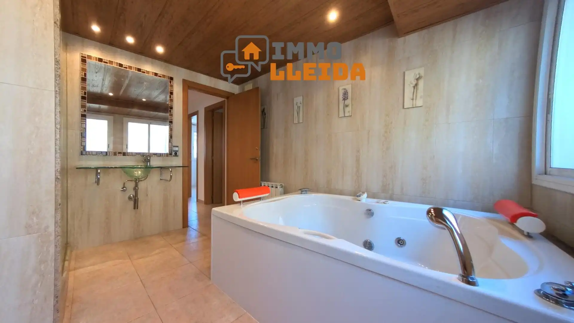 Baño de Casa adosada en venta en Balaguer con Calefacción y Terraza
