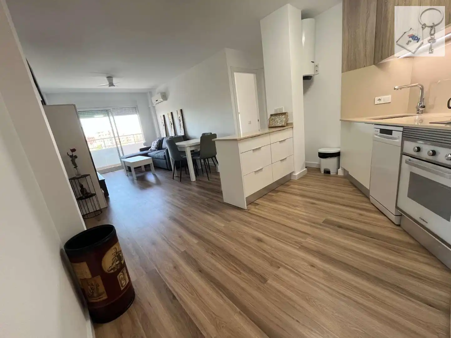 Sala de estar de Apartamento de alquiler en Torrevieja con Aire acondicionado, Calefacción y Terraza