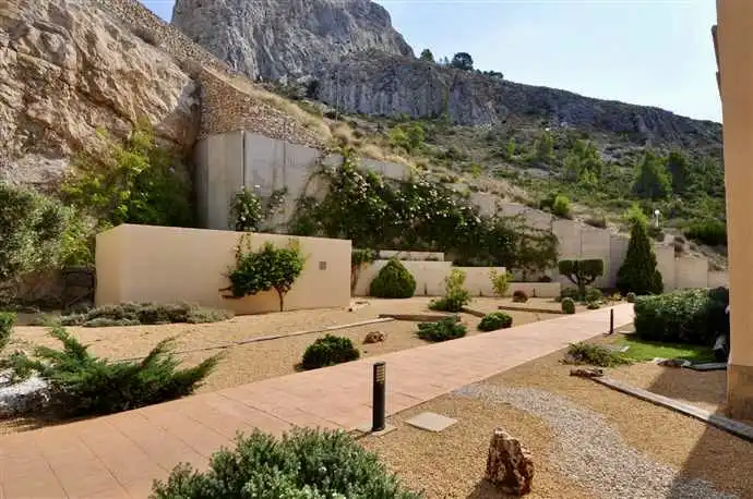 Vista exterior de Apartament en venda en Calpe / Calp amb Aire condicionat, Calefacció i Jardí privat
