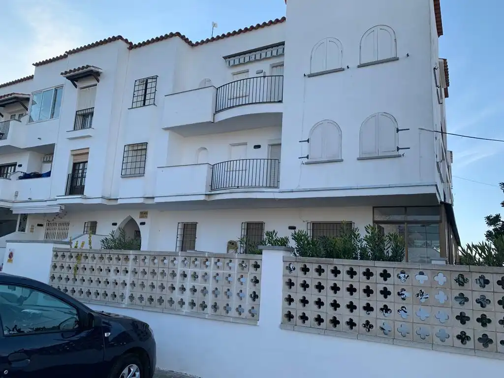 Vista exterior de Piso en venta en Empuriabrava con Balcón