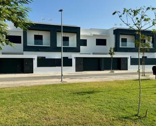 Vista exterior de Casa o xalet en venda en  Sevilla Capital amb Jardí privat, Terrassa i Balcó