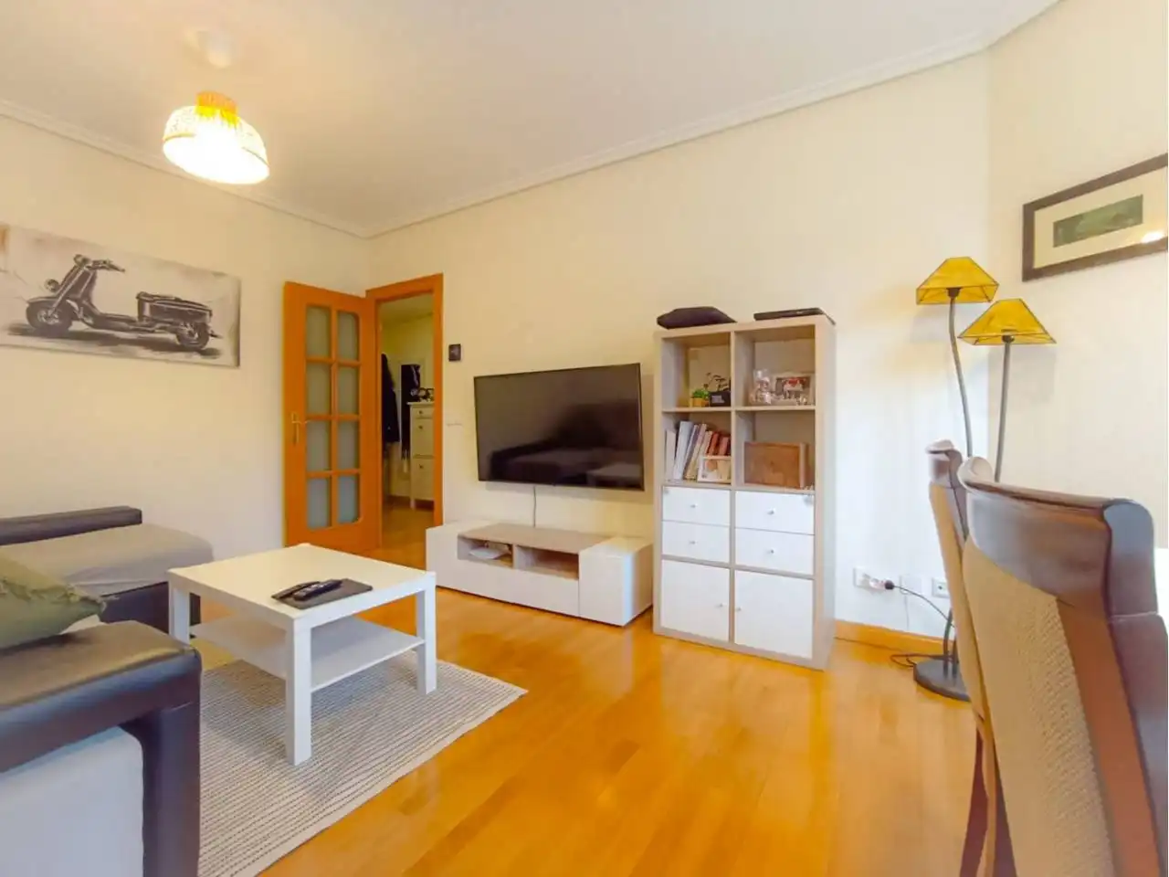 Sala d'estar de Apartament en venda en Burgos amb Calefacció, Parquet i Traster