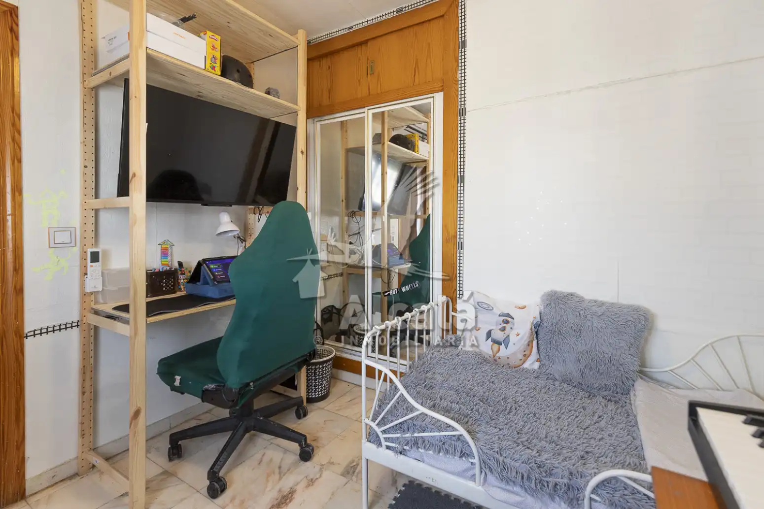 Bedroom of Flat for sale in Campo Real  with Air Conditioner, Heating and Terrace