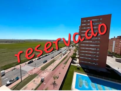 Vista exterior de Pis en venda en Parla amb Parquet, Traster i Piscina comunitària