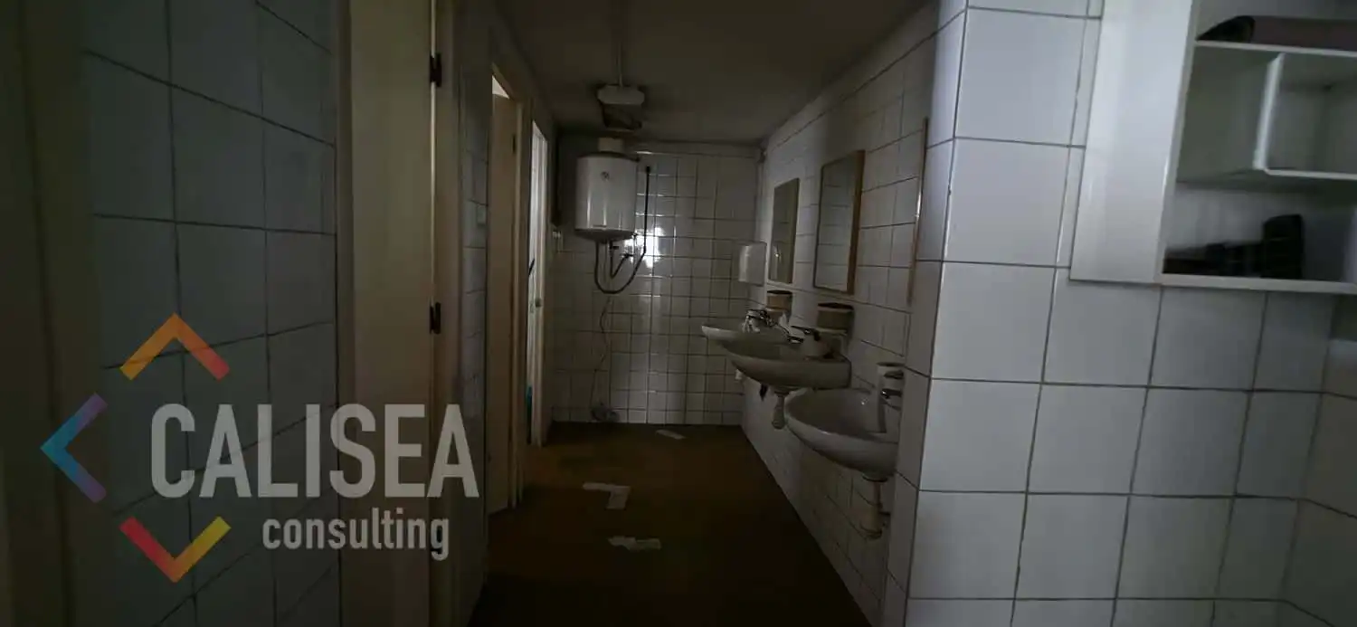 Baño de Nave industrial de alquiler en Can Mas