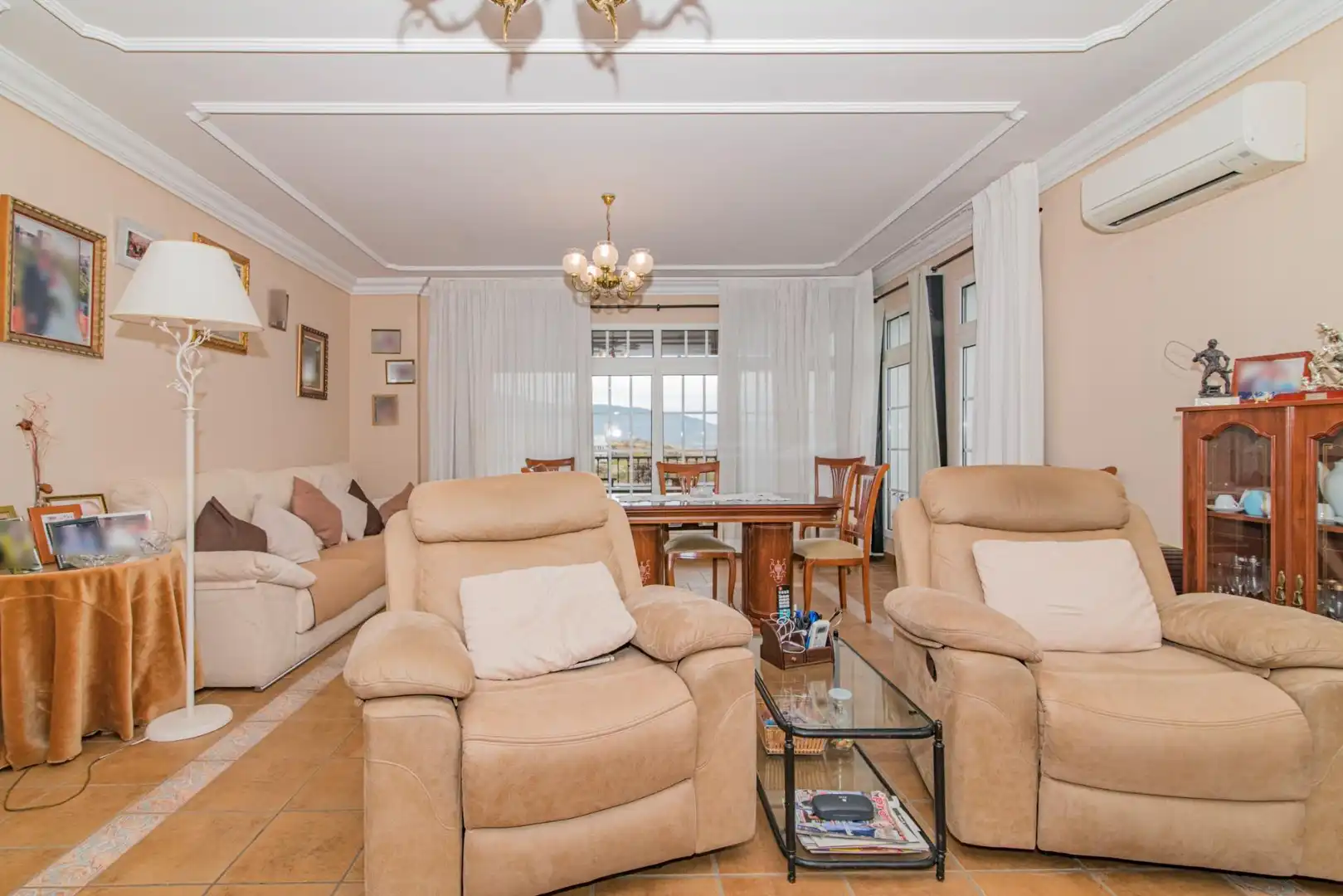 Sala d'estar de Casa o xalet en venda en La Zubia amb Calefacció, Jardí privat i Terrassa