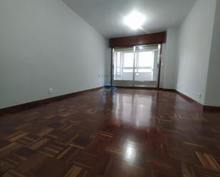Sala d'estar de Apartament en venda en Vigo  amb Terrassa