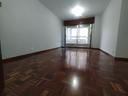 Sala d'estar de Apartament en venda en Vigo  amb Terrassa