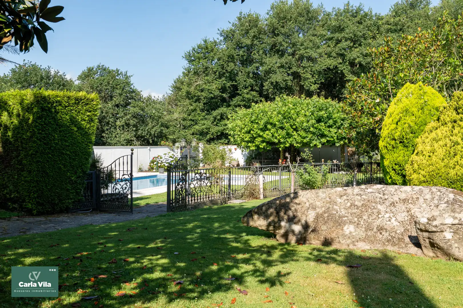Piscina de Casa o xalet en venda en Lugo amb Calefacció, Jardí privat i Parquet