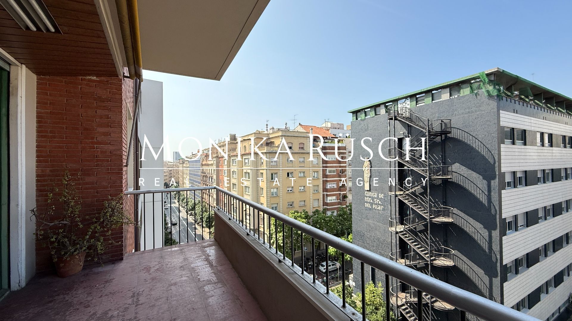 Vista exterior de Pis en venda en  Barcelona Capital amb Calefacció i Terrassa