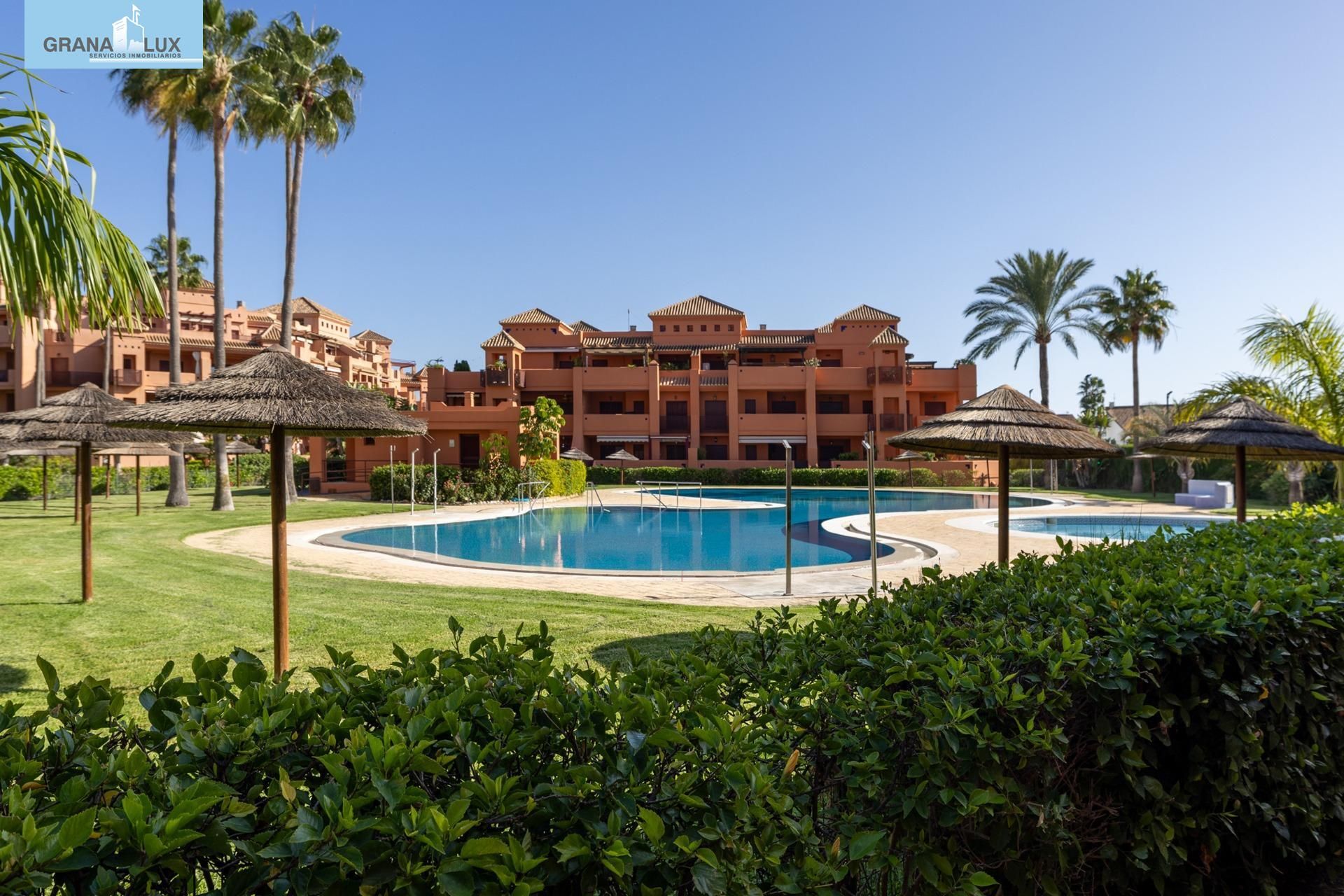 Vista exterior de Àtic en venda en Motril amb Aire condicionat, Terrassa i Traster