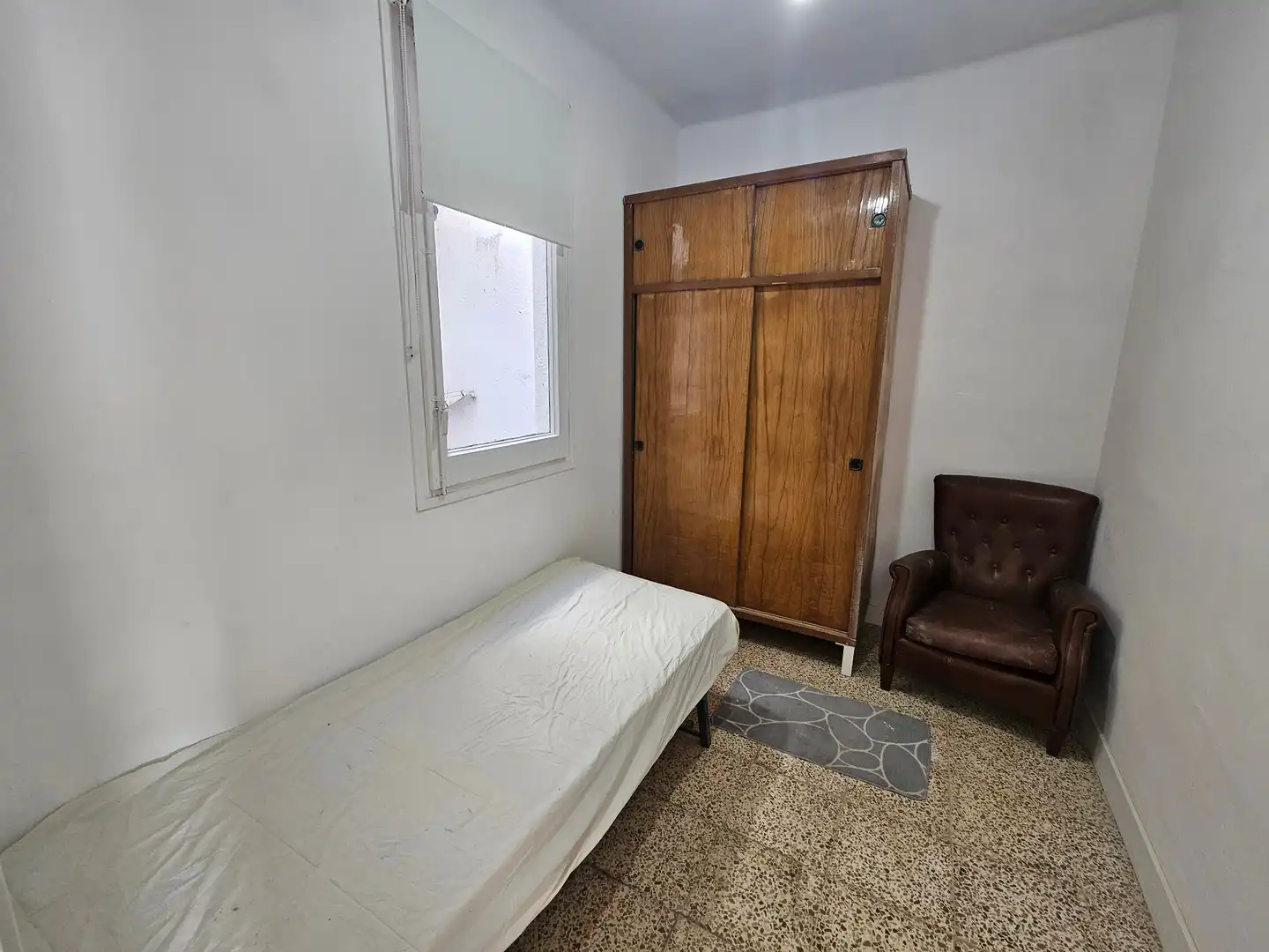 Dormitori de Pis en venda en Cornellà de Llobregat amb Moblat, Forn i Balcó