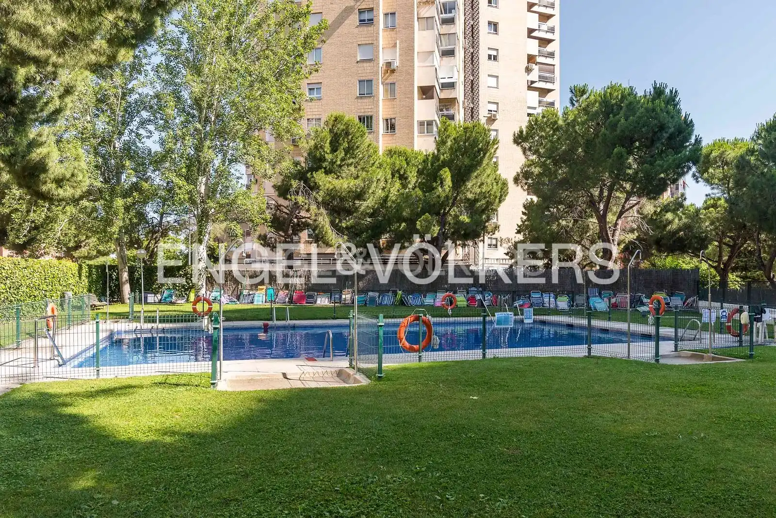 Piscina de Pis en venda en Madrid amb Aire condicionat, Calefacció i Parquet