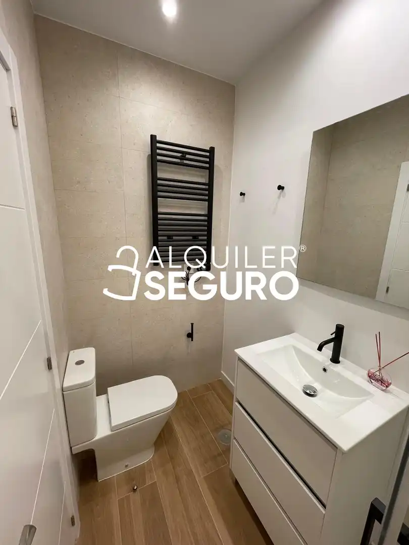 Baño de Loft de alquiler en Madrid con Aire acondicionado