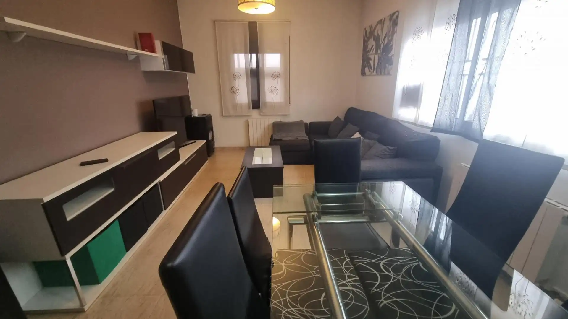 Sala de estar de Casa adosada en venta en Vilanova i la Geltrú con Calefacción