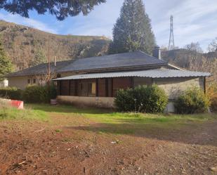 Vista exterior de Casa adosada en venda en Palacios del Sil amb Calefacció